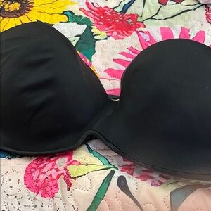 Elegant Black Strapless Bra